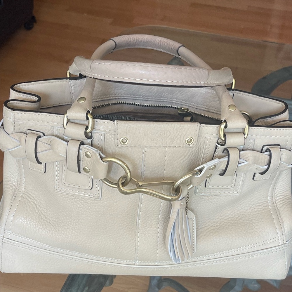 Coach - Elegant Cream Leather Handbag